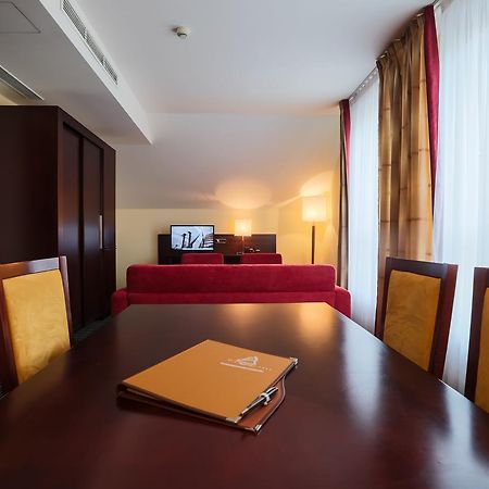 U Zvonu Hotel Plzen Exterior photo
