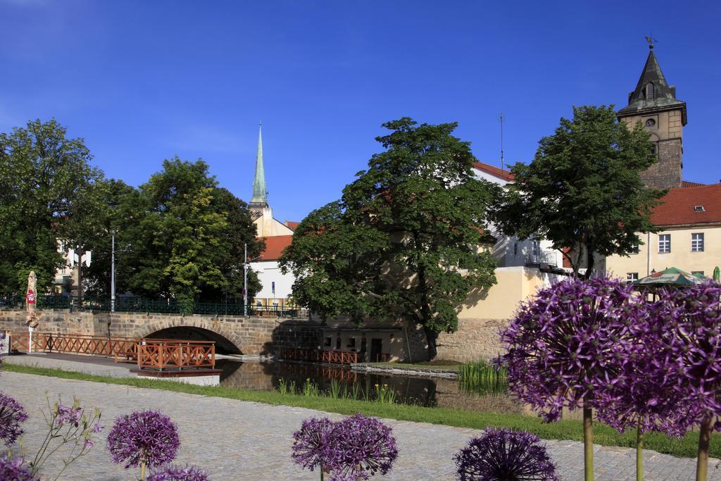 U Zvonu Hotel Plzen Exterior photo