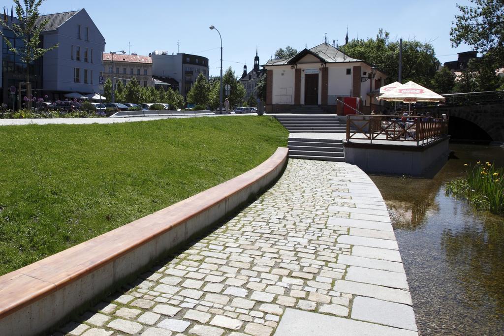 U Zvonu Hotel Plzen Exterior photo