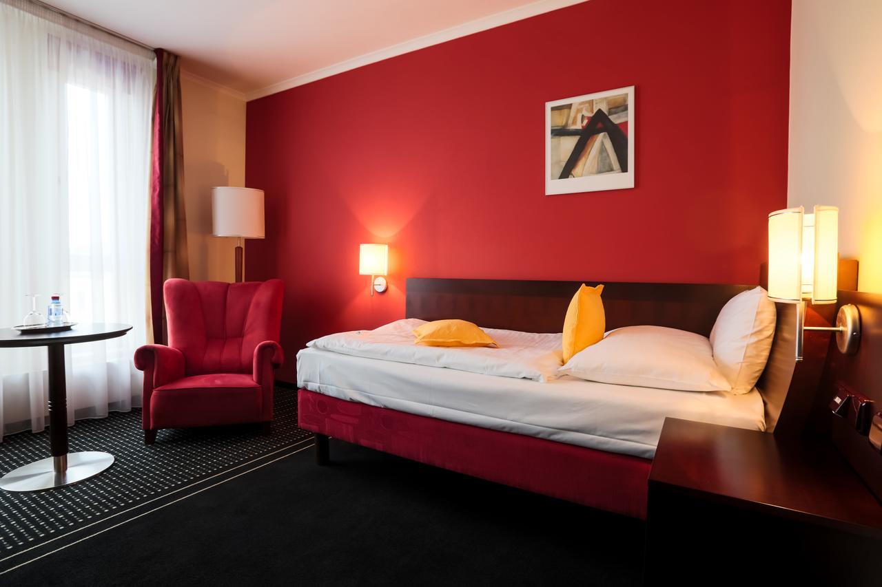 U Zvonu Hotel Plzen Exterior photo